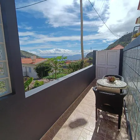 Gouveia Family Escape Apartment