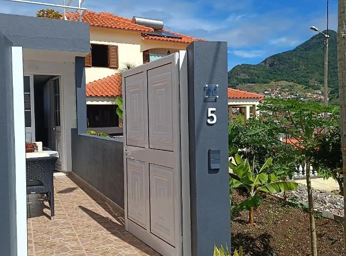 Gouveia Family Escape